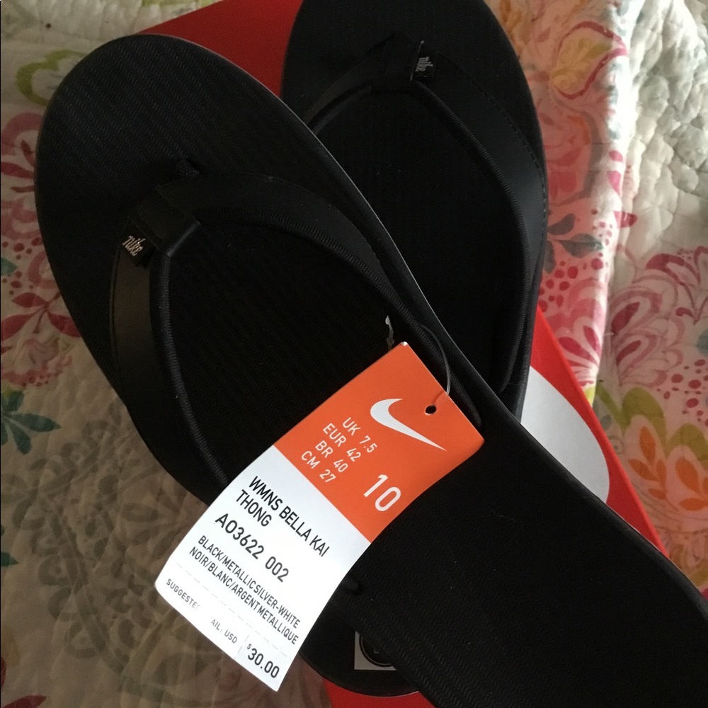 NIKE Women’s Bella Kai Thong Sandal